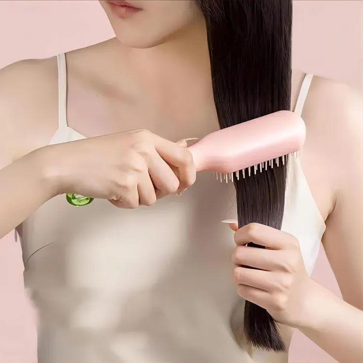 "Self-Cleaning Anti-Static Hair Brush – Retractable Massage Comb for Women | Effortless Hair Removal & Tangle-Free Styling"
