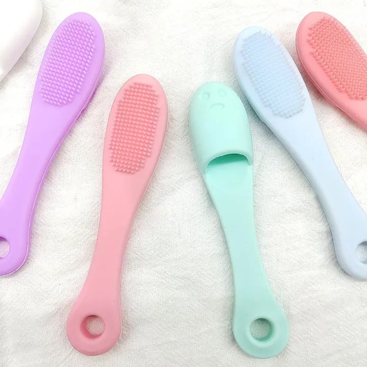 Silicone Face Brush – Blackhead Remover & Facial Pore Cleanser Tool
